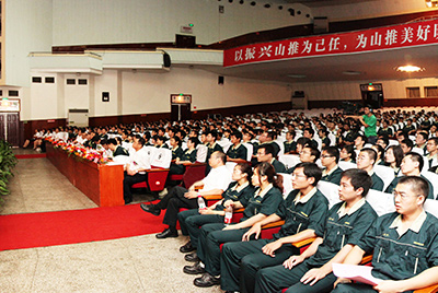 作為推動(dòng)企業(yè)加快發(fā)展三大平臺(tái)之一的人力資源管理提升工作，將是當(dāng)前和今后一段時(shí)期山推股份人力資源管理的首要任務(wù)。