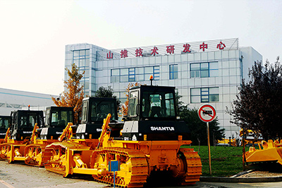 2009年，山推研發(fā)中心被國(guó)家人事部批準(zhǔn)設(shè)立博士后科研工作站，同年召開(kāi)首屆科技創(chuàng)新大會(huì)。