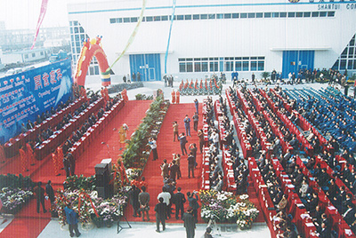 2003年10月29日，山推國(guó)際事業(yè)園開(kāi)園。
