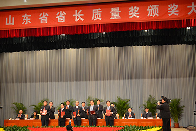 1月11日，山東省第三屆省長(zhǎng)質(zhì)量獎(jiǎng)表彰大會(huì)在山東省政府禮堂召開(kāi)。
