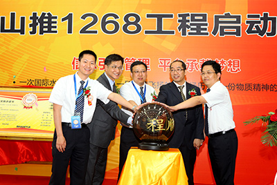 2011年山推信息化建設(shè)有三件大事：ERP、PDM、呼叫中心，其中ERP為核心，PDM是基礎(chǔ)，呼叫中心為方式之一。